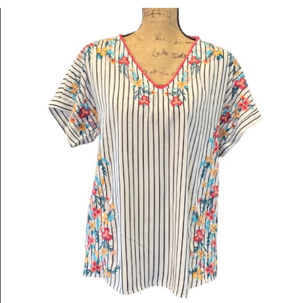 Savanna Jane Short Sleeve Embroidered Blouse Size Medium